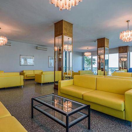 Hotel Majestic Bellaria-Igea Marina Buitenkant foto