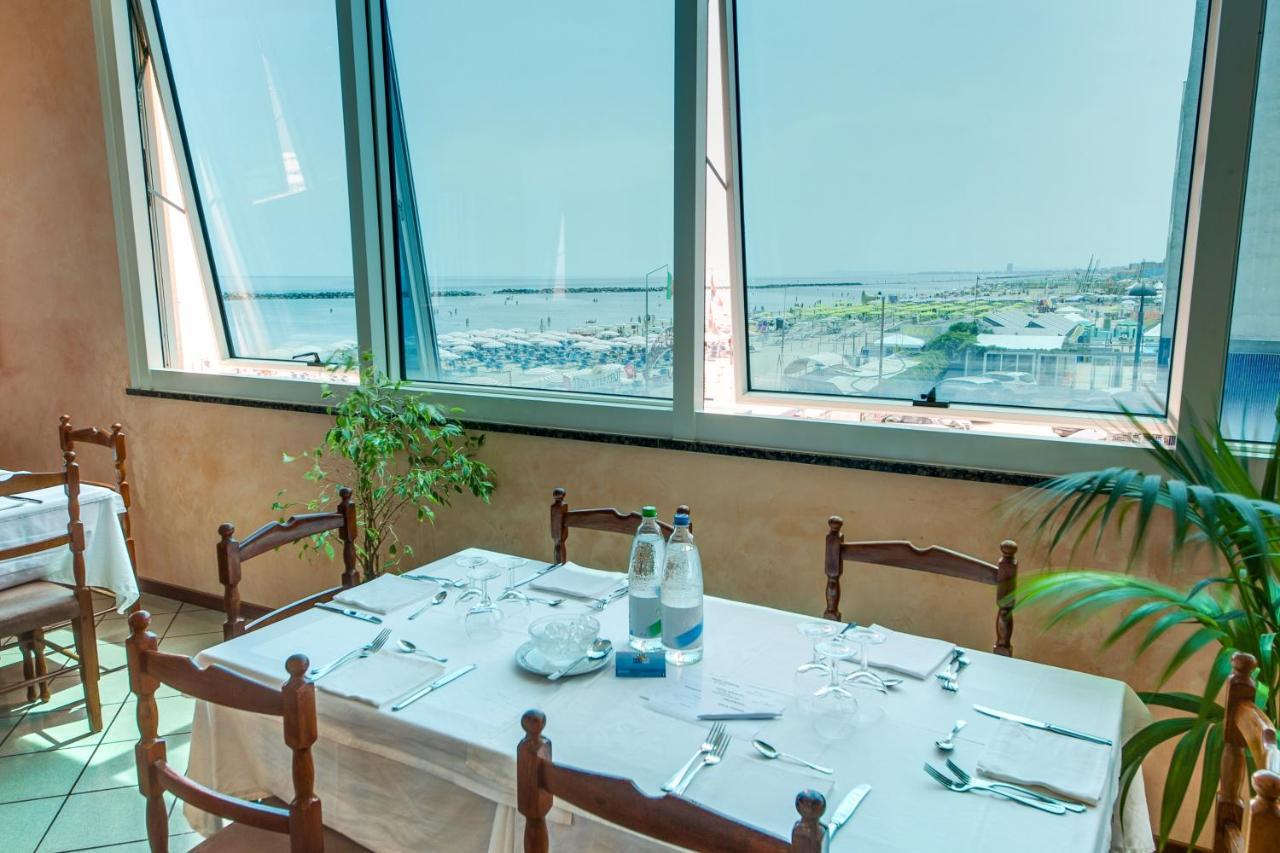 Hotel Majestic Bellaria-Igea Marina Buitenkant foto