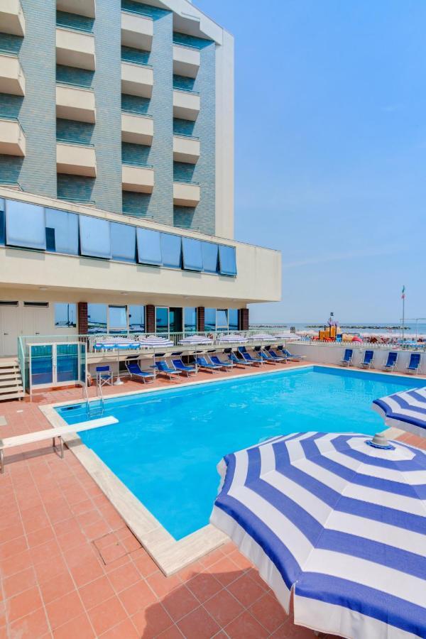 Hotel Majestic Bellaria-Igea Marina Buitenkant foto