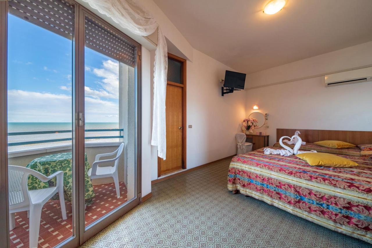 Hotel Majestic Bellaria-Igea Marina Buitenkant foto