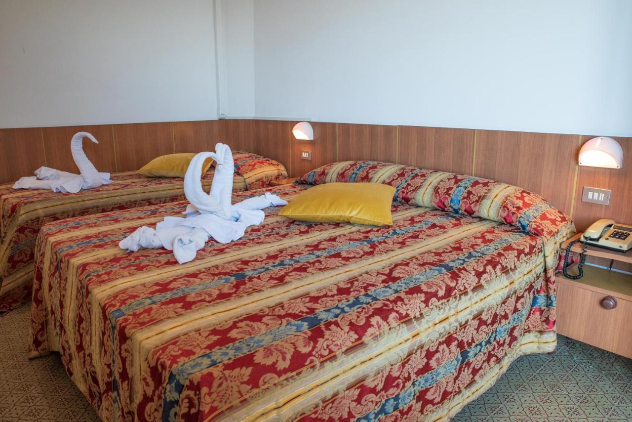 Hotel Majestic Bellaria-Igea Marina Buitenkant foto