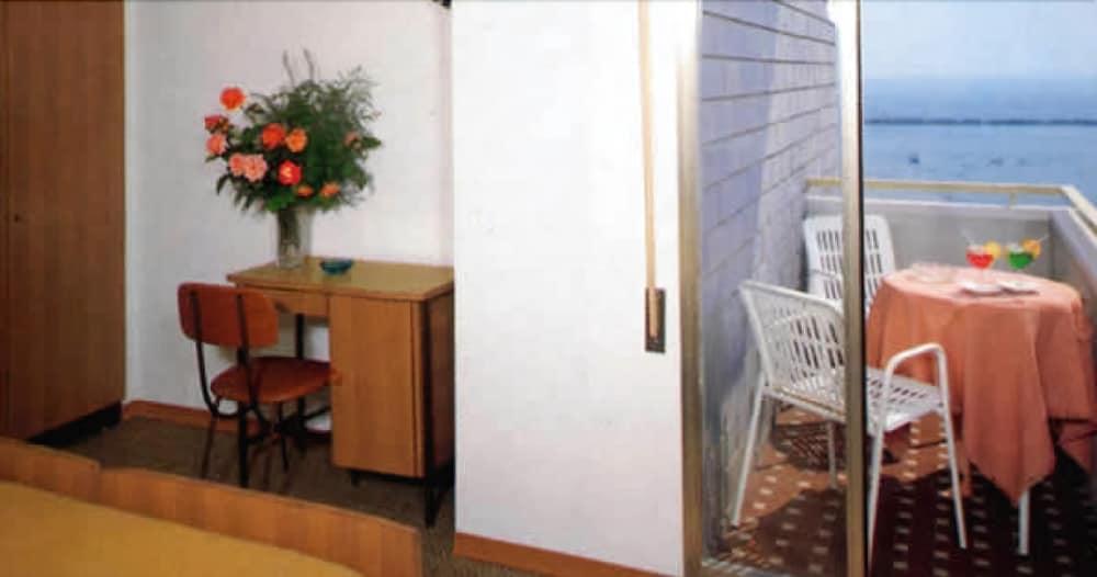 Hotel Majestic Bellaria-Igea Marina Buitenkant foto