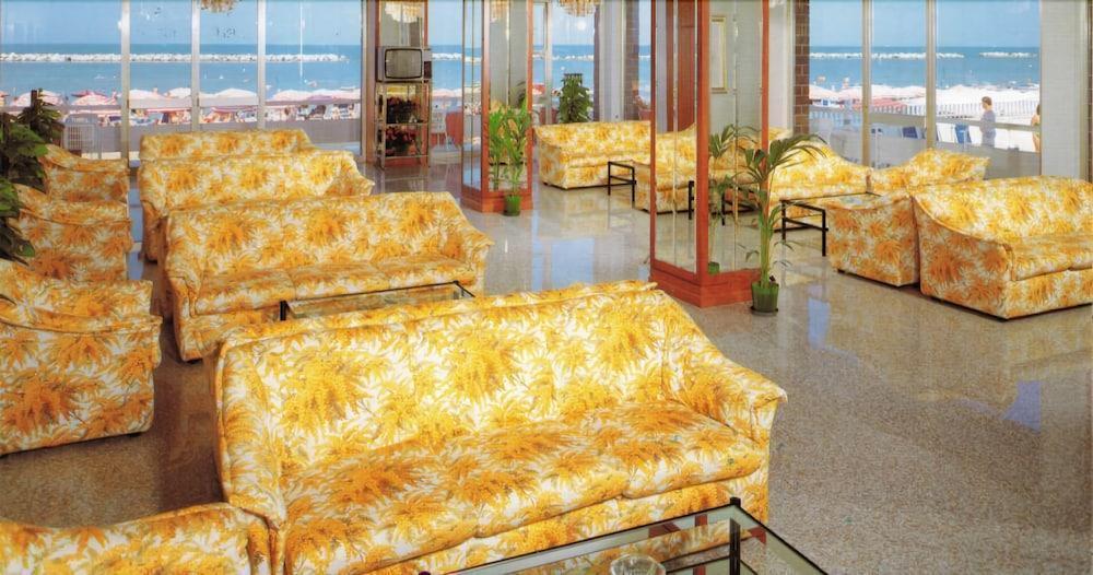 Hotel Majestic Bellaria-Igea Marina Buitenkant foto