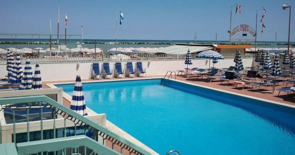 Hotel Majestic Bellaria-Igea Marina Buitenkant foto