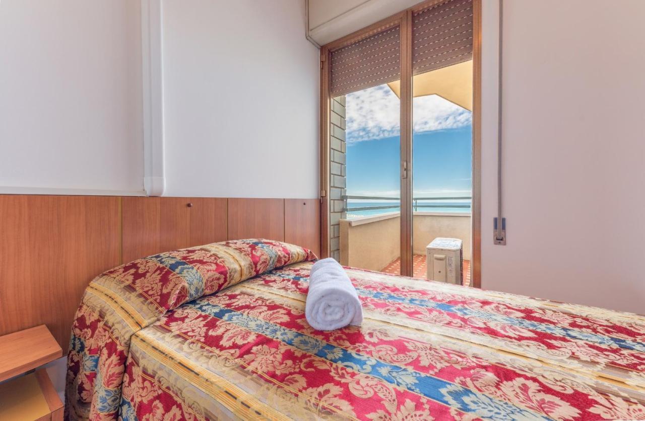 Hotel Majestic Bellaria-Igea Marina Buitenkant foto