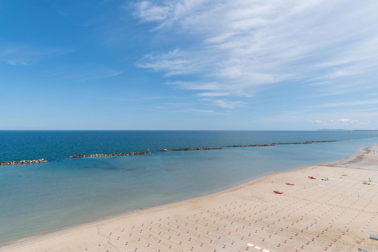 Hotel Majestic Bellaria-Igea Marina Buitenkant foto