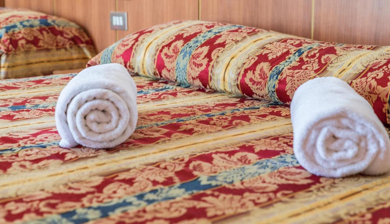 Hotel Majestic Bellaria-Igea Marina Buitenkant foto