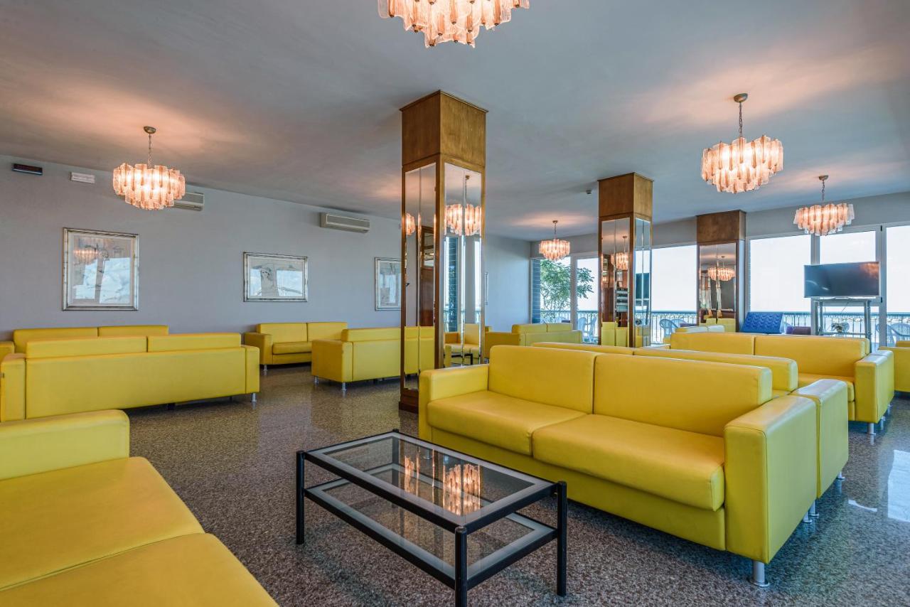 Hotel Majestic Bellaria-Igea Marina Buitenkant foto